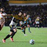 RB Bragantino x Criciúma: horário, onde assistir e prováveis escalações do confronto decisivo na Copa do Brasil. Imagem: Celso da Luz/Criciúma