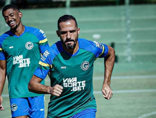 Goiás x Coritiba: onde assistir ao vivo, escalações e tudo sobre o duelo pela Série B. Imagem: Divulgação Goiás