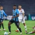 Grêmio x Red Bull Bragantino: veja onde assistir, escalações e tudo sobre o duelo na Arena. Imagem: Lucas Uebel/GFBPA