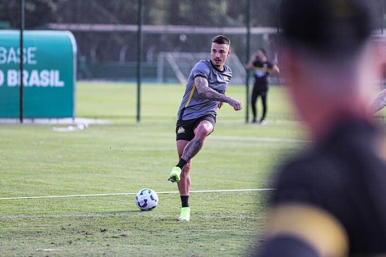 Criciúma recebe o Coritiba nesta segunda (26): onde assistir e prováveis escalações. Imagem: Celso da Luz/Criciúma