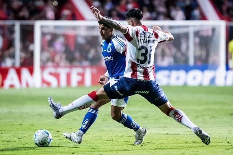 Cruzeiro x Unión Santa Fe: Onde assistir ao vivo e as escalações do confronto pela Sul-Americana. Imagem: Gustavo Aleixo/Cruzeiro