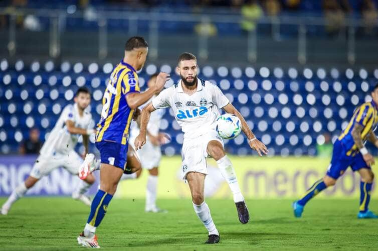 Grêmio x Sportivo Luqueño: Onde assistir ao vivo, escalações e tudo sobre o duelo decisivo na Sul-Americana. Imagem: Lucas Uebel/GFBPA