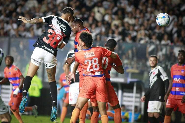 Puerto Cabello x Vasco: saiba onde assistir, escalações e detalhes do confronto decisivo na Sul-Americana. Imagem: Matheus Lima/CR Vasco