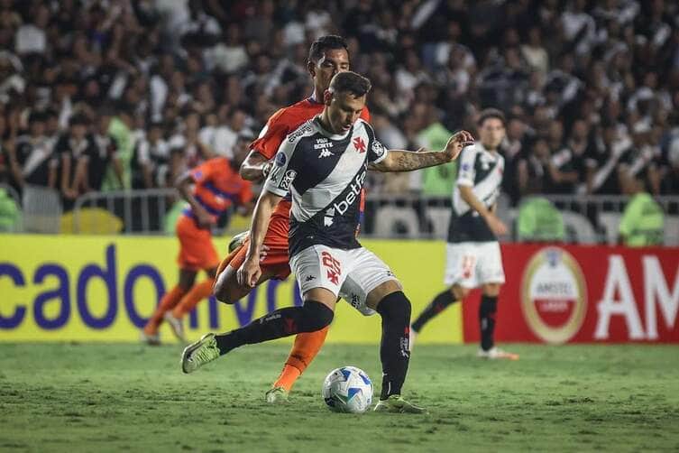 Puerto Cabello x Vasco: saiba onde assistir, escalações e detalhes do confronto decisivo na Sul-Americana. Imagem: Matheus Lima/CR Vasco