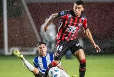 Vitória encara o Cerro Largo em busca da primeira vitória na Sul-Americana: onde assistir e escalações. Imagem: Victor Ferreira/EC Vitória