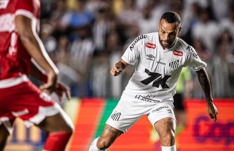 Grêmio x Santos: Onde assistir, escalações e tudo sobre o confronto na Arena pelo Brasileirão 2025. Imagem: Raul Baretta/Santos FC
