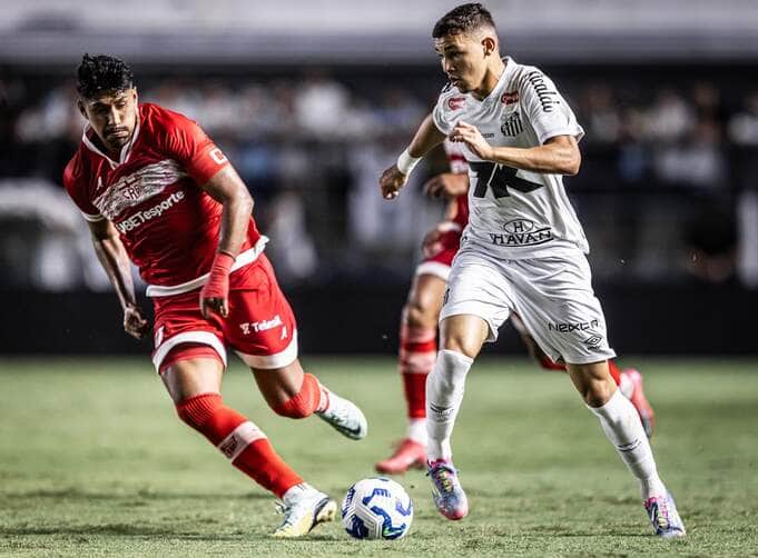 CRB x Santos: onde assistir, escalações e tudo sobre o jogo decisivo da Copa do Brasil 2025. Imagem: Raul Baretta/Santos FC