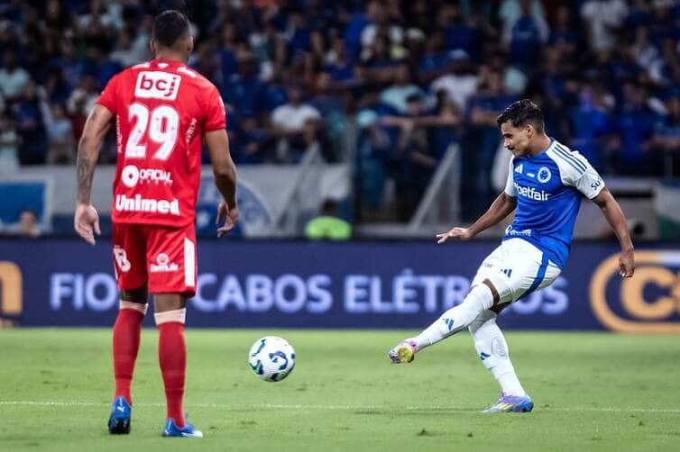 Vila Nova x Cruzeiro: Onde assistir, escalações e tudo sobre o duelo decisivo na Copa do Brasil. Imagem: Gustavo Aleixo/Cruzeiro