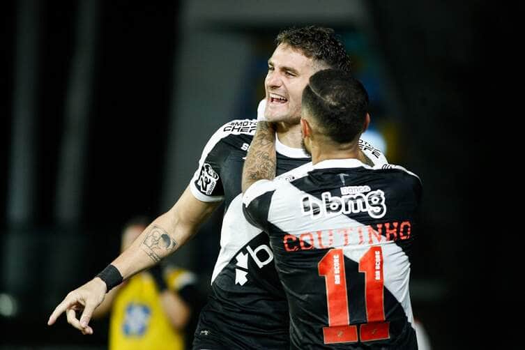 Vasco x Operário: Onde assistir, escalações e tudo sobre o duelo decisivo na Copa do Brasil. Imagem: Matheus Lima/CR Vasco