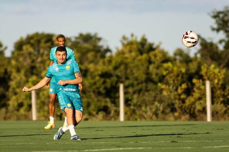 Cuiabá x Vila Nova: onde assistir, escalações e tudo sobre o duelo decisivo na Série B. Imagem: AssCom Dourado