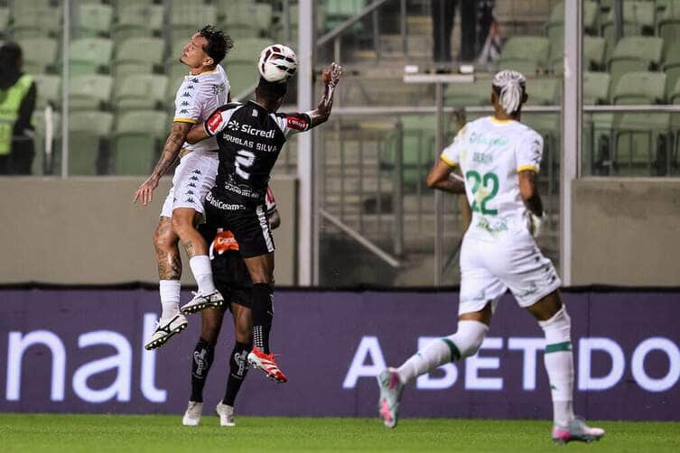Lance do jogo entre Athletic x Cuiabá. Imagem: AssCom Dourado