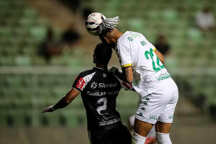 Lance do jogo entre Athletic x Cuiabá. Imagem: AssCom Dourado