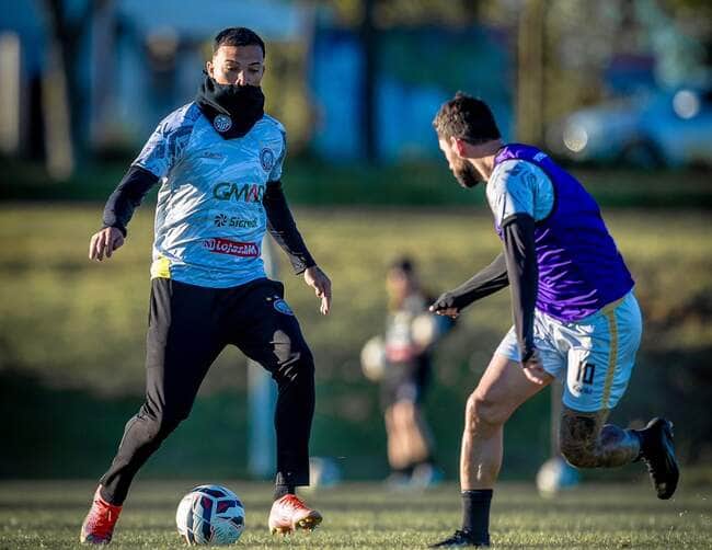 Operário x Athletico: onde assistir ao vivo, escalações e tudo sobre o duelo paranaense pela Série B. Imagem: @andreoito • OFEC