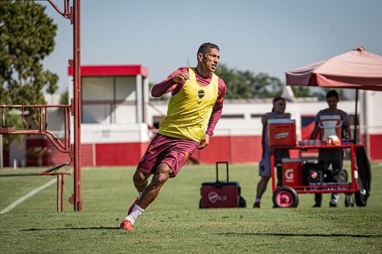Cuiabá x Vila Nova: onde assistir, escalações e tudo sobre o duelo decisivo na Série B. Imagem: @betocorreaphoto Cuiabá x Vila Nova: onde assistir, escalações e tudo sobre o duelo decisivo na Série B. Imagem: @betocorreaphoto