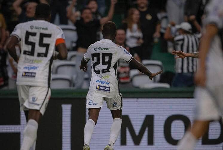 Vasco x Operário: Onde assistir, escalações e tudo sobre o duelo decisivo na Copa do Brasil. Imagem: @enzobinotto • OFEC