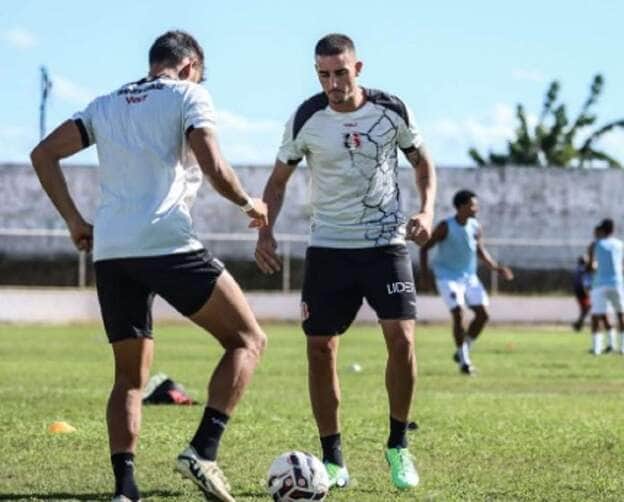 Santa Cruz x América-RN: duelo decisivo pela liderança da Série D agita o Arruda. Imagem: @evelynfotografiass