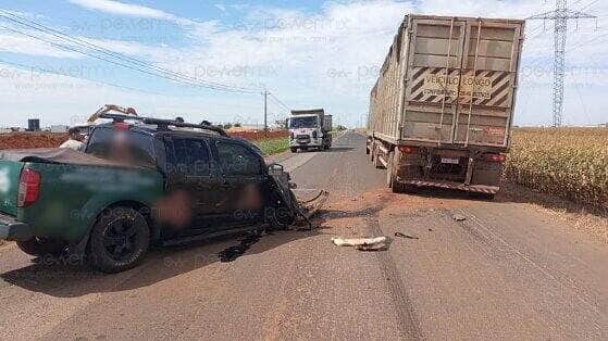 Camionete colide violentamente na traseira de caminhão na MT-249 em Nova Mutum