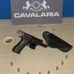 Suspeito de integrar facção criminosa é preso com arma de uso restrito em Lucas do Rio Verde