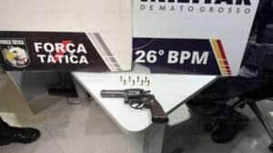 Suspeito é preso com arma escondida no guarda-roupas após denúncia anônima em operação da ROTAM