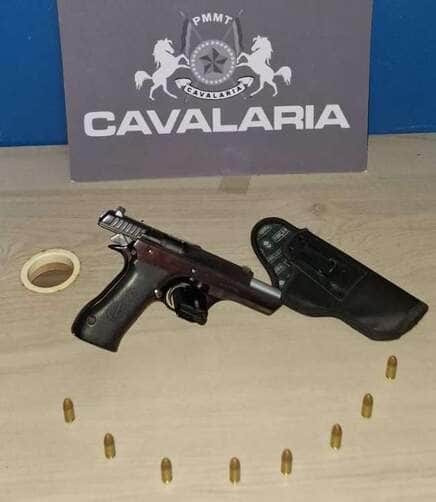 Suspeito de integrar facção criminosa é preso com arma de uso restrito em Lucas do Rio Verde