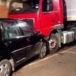 Colisão entre carro e carreta deixa motorista ferido em Mato Grosso