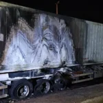 Bombeiros controlam incêndio em carreta de carne na BR-163 em Mato Grosso