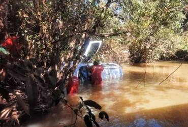 Corpos são resgatados após carro cair de ponte na em Mato Grosso