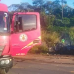 Bombeiros de Mato Grosso socorrem vítimas após colisão entre carro e caminhão