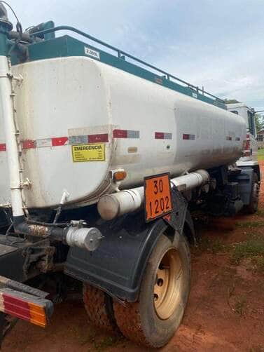 Caminhão com carga ilegal de combustível é interceptado em Pontes e Lacerda