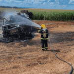 Carreta com combustível pega fogo após colisão em rodovia de Mato Grosso