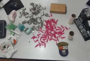 Casal é preso por tráfico de drogas durante patrulhamento da PM em cidade de Mato Grosso