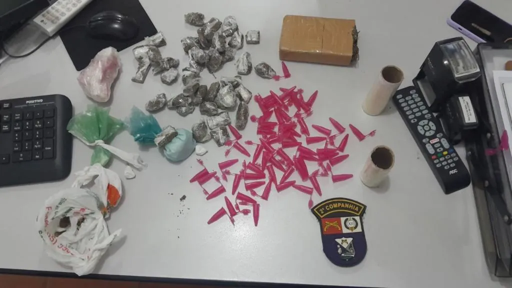 Casal é preso por tráfico de drogas durante patrulhamento da PM em cidade de Mato Grosso