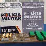Cavalaria da Polícia Militar pende dois por tráfico de drogas em Lucas do Rio Verde