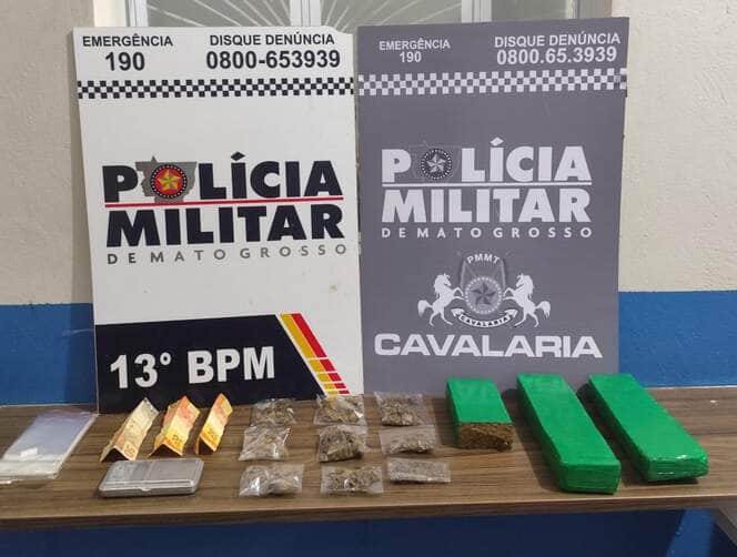 Cavalaria da Polícia Militar pende dois por tráfico de drogas em Lucas do Rio Verde