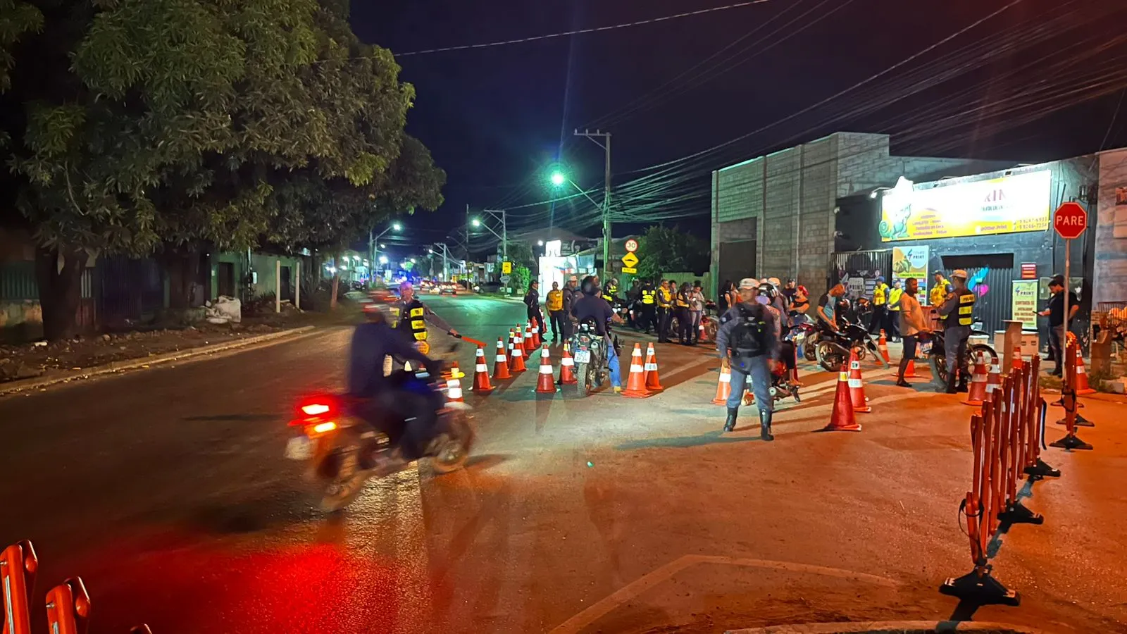 Cinco motociclistas são presos durante operação em avenida de Cuiabá