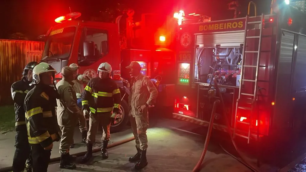 Incêndio em residência é controlado por bombeiros em Sinop