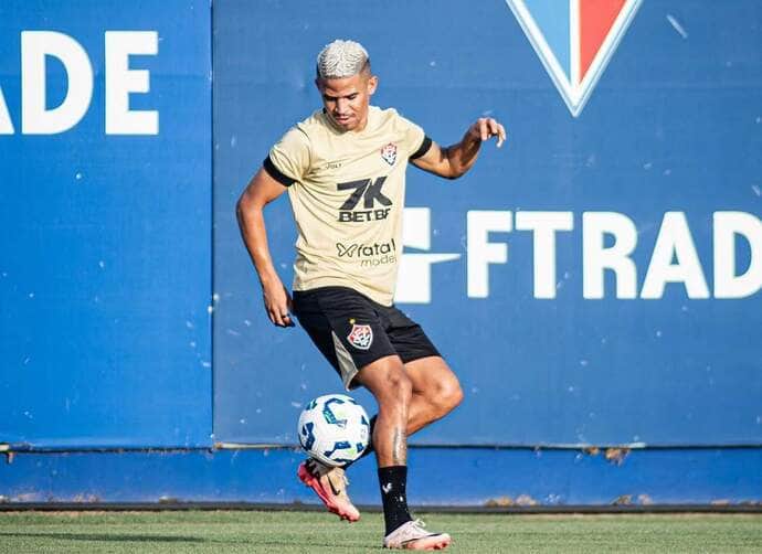 Vitória x Defensa y Justicia: Onde assistir, escalações e tudo sobre o duelo decisivo na Sul-Americana. Imagem: Emictor Ferreira EC Vitória