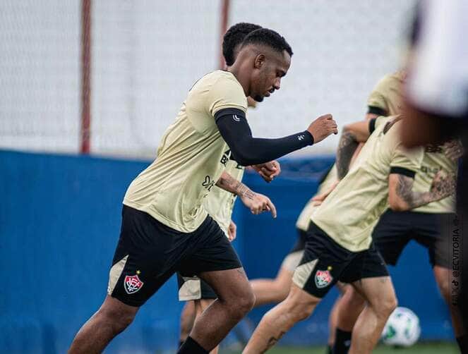 Vitória x Defensa y Justicia: Onde assistir, escalações e tudo sobre o duelo decisivo na Sul-Americana. Imagem: Emictor Ferreira EC Vitória