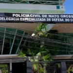 Casal investigado por fraudes em formaturas se entrega à Polícia Civil em MT