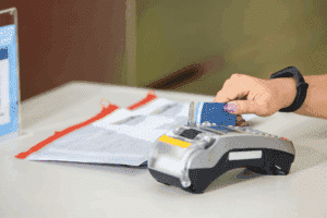 Como sair do vermelho no cartão de crédito e recuperar seu orçamento