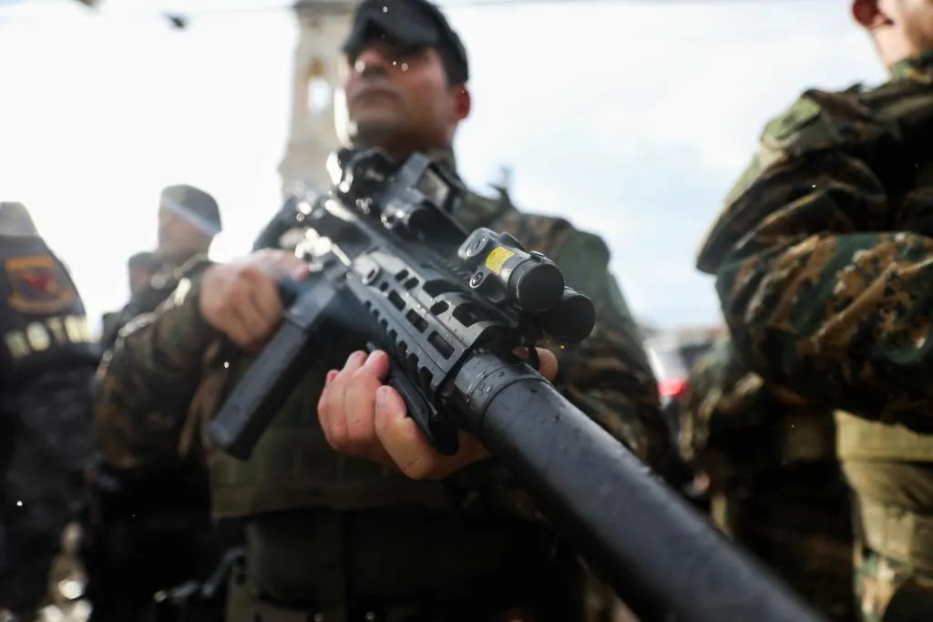 PF apreende carros de luxo e dinheiro em saco de lixo durante operação em Mato Grosso