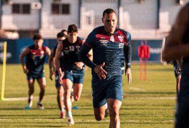 Fortaleza x Cruzeiro: onde assistir, prováveis escalações e como chegam os times para o duelo no Castelão pelo Brasileirão 2025. Imagem: Kael Morais FEC