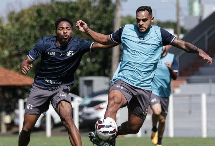 Ferroviária x Botafogo-SP: Onde assistir, escalações e tudo sobre o duelo pela Série B. Imagem: Luis Miguel Ferreira Ferroviária SAF