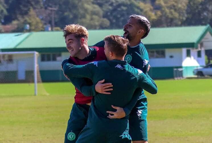 Chapecoense x Cuiabá: veja onde assistir ao vivo, escalações e tudo sobre o duelo pela Série B. Imagem: Luiz Ferrazzo ACF
