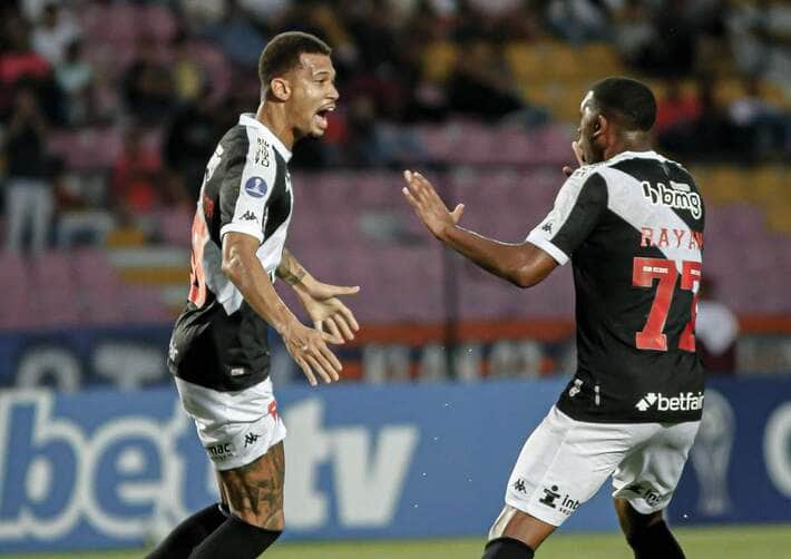 Vitória x Vasco: Onde assistir, escalações e tudo sobre o duelo no Barradão. Imagem: Matheus Lima VascoDaGama