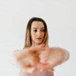 Mulher concentrada e determinada - Canva