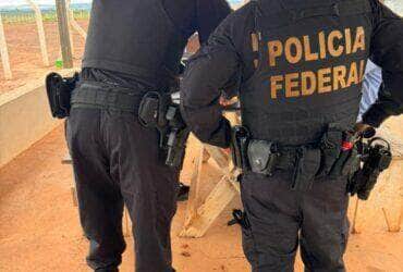 Mandado de busca e apreensão foi cumprido nesta quinta-feira (29); investigado pode pegar até 10 anos de prisão, segundo o ECA