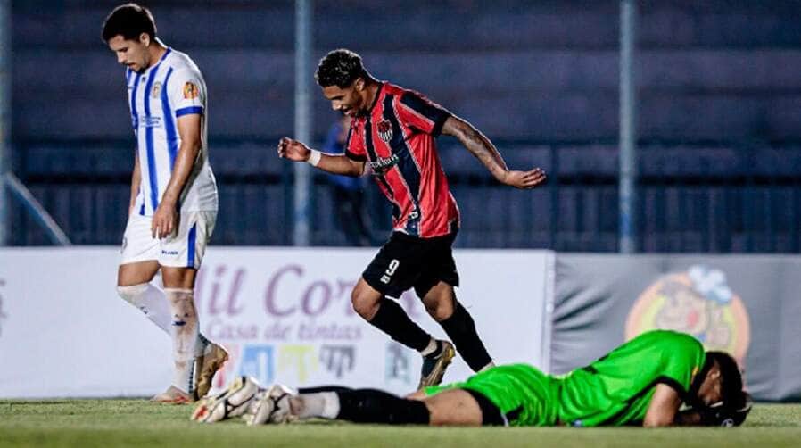Assisense x Santacruzense: Onde assistir ao vivo e prováveis escalações. Imagem: Paulo H Dias