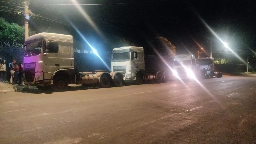 Três caminhões furtados são recuperados e suspeitos presos em Rondonópolis