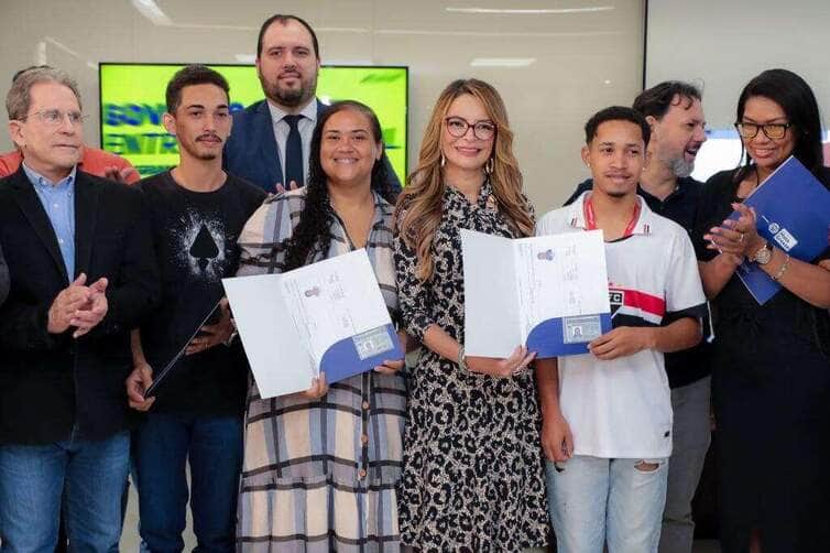 Primeira-dama de Mato Grosso reforça apoio ao movimento Maio Amarelo e destaca emissão de 3 mil CNHs no Estado